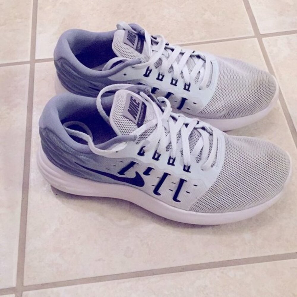 Nike Air Women’s Shoes Sneakers Grey Sz 6.5‎